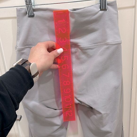 Alo Yoga Leggings- Crop Light Gray with Mesh Detailing Size XXS - Picture 6 of 7